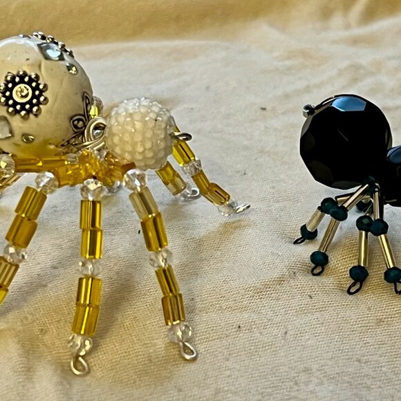 Jeweled Spiders - Picture 3 of 4